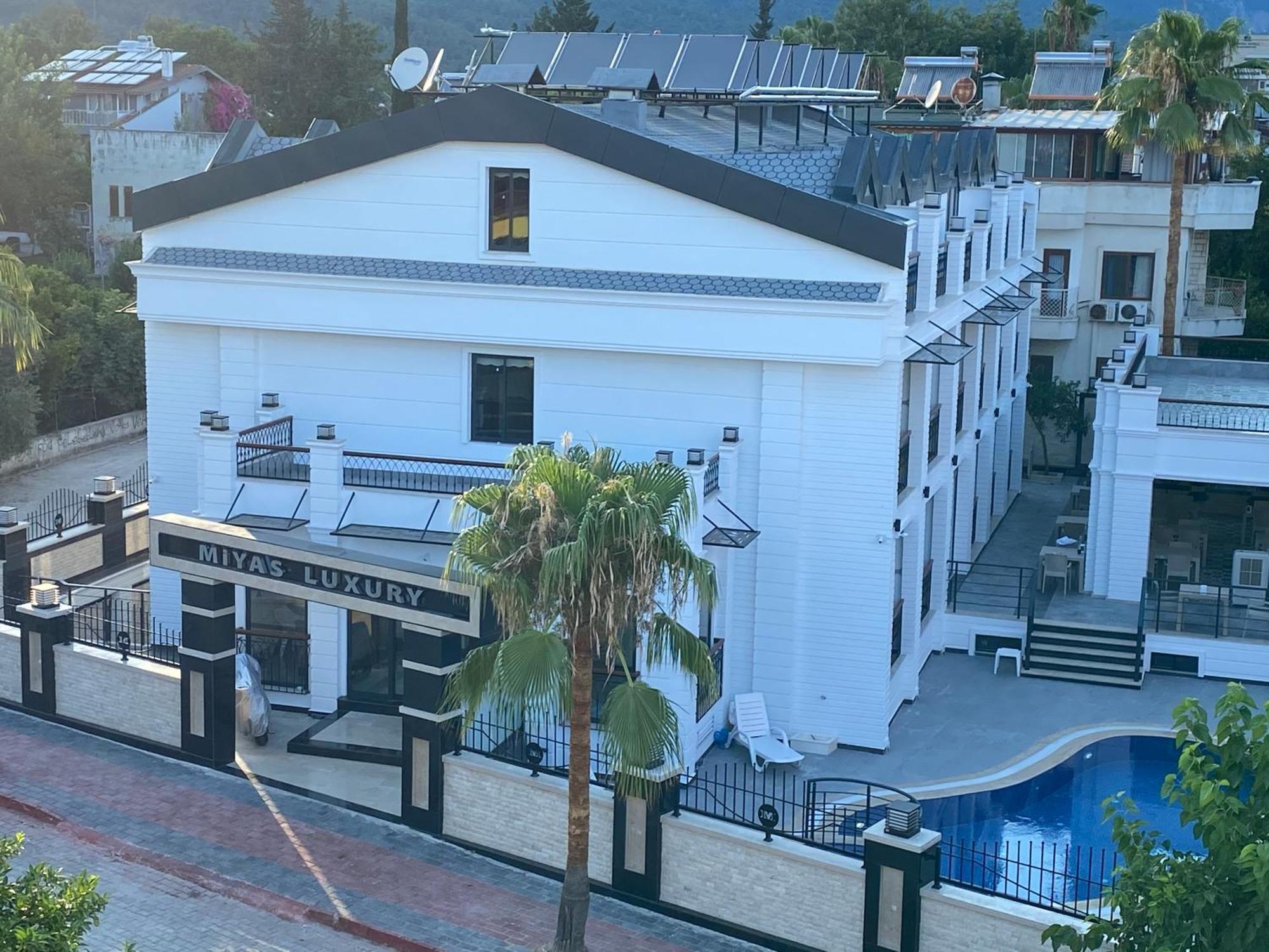 Miyas Luxury Hotel 3*
