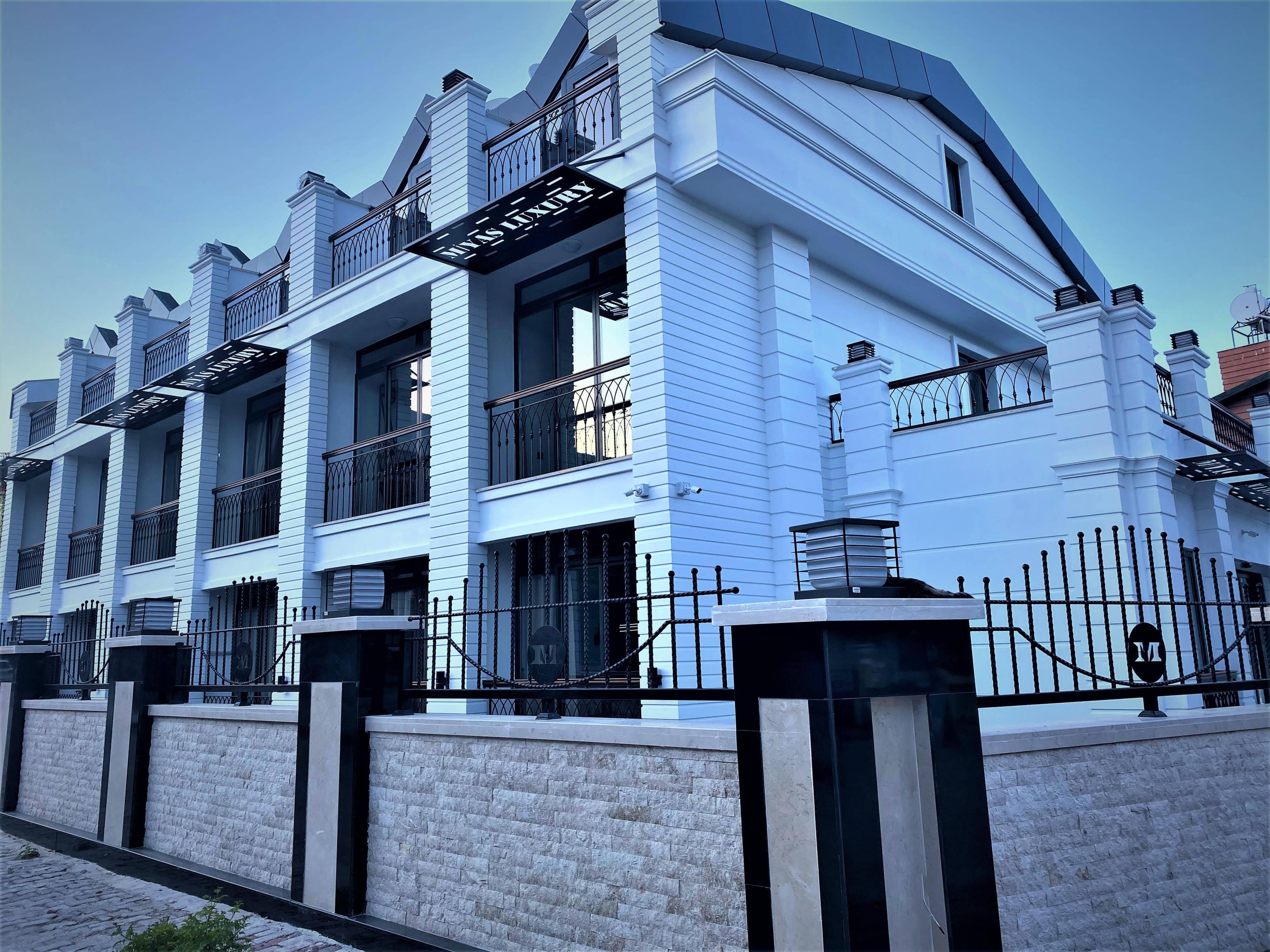 Miyas Luxury Hotel 3*